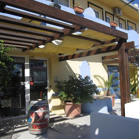 Hotel Tikar Garrucha Buitenkant foto
